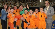 Küçük futsalcılar parmak ısırttı