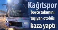 Kağıtspor bocce takımını taşıyan otobüs kaza yaptı