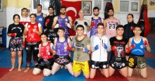 Muay Thai şampiyonları hız kesmiyor!