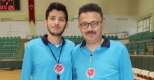 Baba ve oğul aynı maçta voleybol hakemliği yaptı