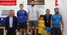 Gölcük’teki masa tenisçiler ödüllerini aldı
