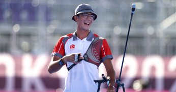 Mete Gazoz’un oku 200 bin liraya satıldı