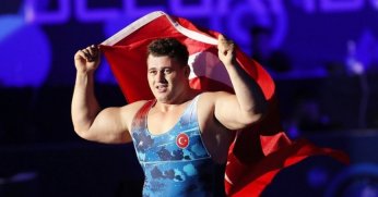 Karelin’in rekorunu egale etti!