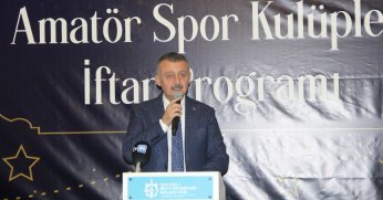 Tahir Büyükakın kendi kapısını kapattı! Kına konusu!