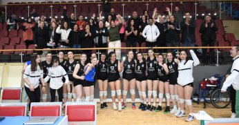 İzmit kızları ŞAMPİYON!