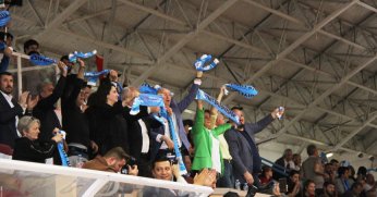 Hürriyet, kızlara inanıyor