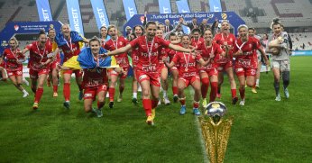 Bizim kızlardan birisi sevindi, diğeri üzüldü