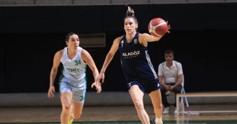 İzmit Belediyespor şampiyonu ağırladı