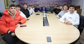 Şampiyonlardan ziyaret