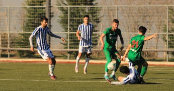 Yuvacık'ı erken kırmızı kart yaktı! 2-5”