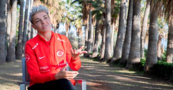 Gülbin Hız: Dünyada futbol oynayan tek kız çocuğu olduğumu zannediyordum