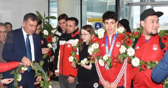 En başarılı buz branşı! İzmir’de bir araya geldi