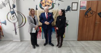 İzmit Belediyesi folklor sanatının yanında 