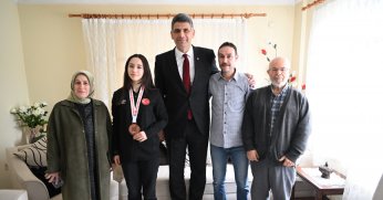 Aysima’ya “KOCAMAN” alkış!      