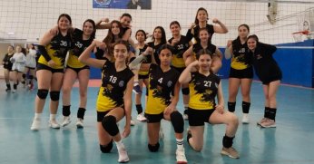 Körfez voleybolu seviyor