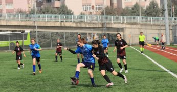 Karamürsel’in kızları derbiyi kazandı! “1-2”