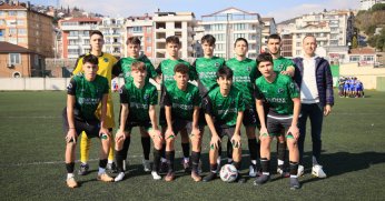Kocaeli Güneşspor U-17 zirve yarışını bırakmıyor! “7-1”
