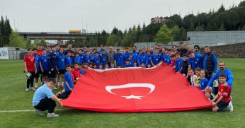 23 Nisan neşe doluyor insan