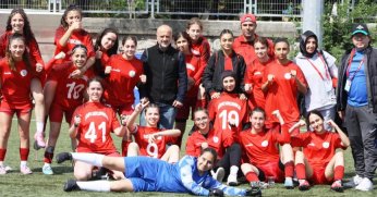 Körfezli kadın futbolcular galip 