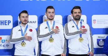 Karatede gelenek değişmedi 