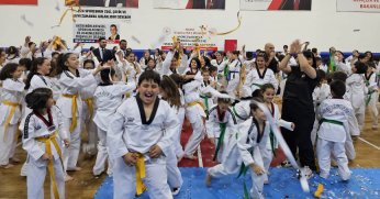 Gölcük Belediyesporlu tekvandocular kuşak atladı