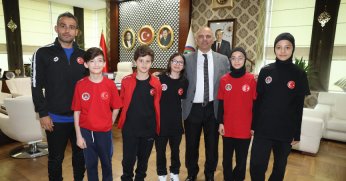 Şener Söğüt karatecilere başarı diledi