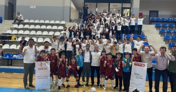 Futsalda şampiyon Nadide Okulları 