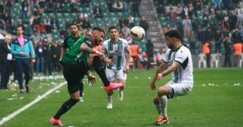 Nasıl bir terbiyesizliktir! 