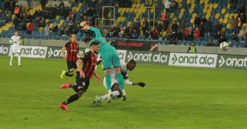 Eyvah! Bomba pozisyona “Devam” diyen hakem yönetecek!