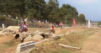 Kartepe'de enduro sporcuları tozu dumana kattı  