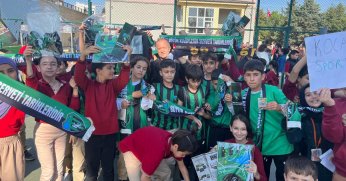 Kocaelisporlu futbolcular öğrencilerle bir araya geldi 