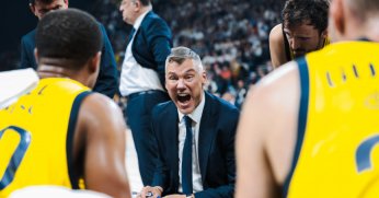 Fenerbahçe futbolda yok basketbolda var! “73-77”