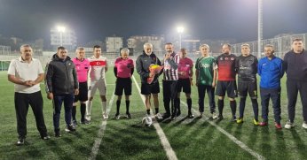 İş insanları da futbol oynar
