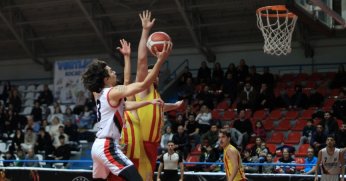 Nefes kesen maç Karamürsel 1921’in! “74-77”