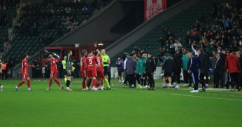 Pendikspor 10 kişi! Eze atıldı!