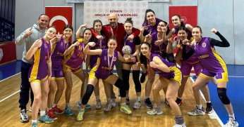 İzmit Zirve’nin kızlarından büyük iş!