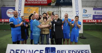 Rakiplerini SÜPÜRDÜLER şampiyon oldular!