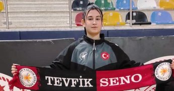 Belinay Aytan kürsüden inmiyor!