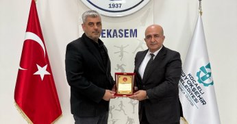 Ercüment Taşdemir’den İbrahim Ercin’e plaket!