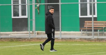 Alın size çiçek gibi 10 numara İzmitli antrenör!