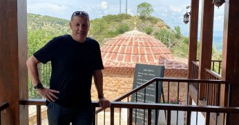 Elman Demir açtı ağzını yumdu gözünü!