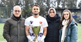 İzmitli kaleci Serdar Bozat rekor kırarak şampiyonluk yaşadı, yaşattı!