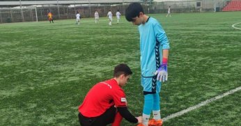 17 yaşındaki hakem Ömer Kaan Bozkurt’tan örnek hareket