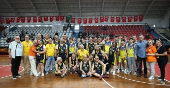 İzmit’te 70 yıllık rekabet, 70 yıllık ebedi dostluk!