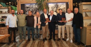 Derince Birlikspor, Tekin Uygur'u onursal başkan ilan etti!