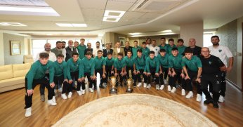 Kocaelispor’un şampiyon gençlerinden Büyükakın’a teşekkür ziyareti