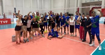 İzmitli voleybolcular Türkiye Şampiyonu!