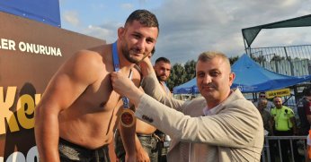 Başkan Sezer’den Abdulrefik Öner’e tebrik