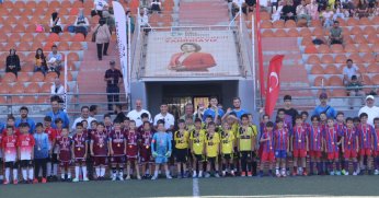 İzmit Kurtuluş Kupası'nda renkli görüntüler