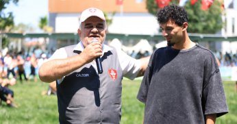 Gökdeniz Bayrakdar, Namazgah Güreşleri’nde alkışlandı